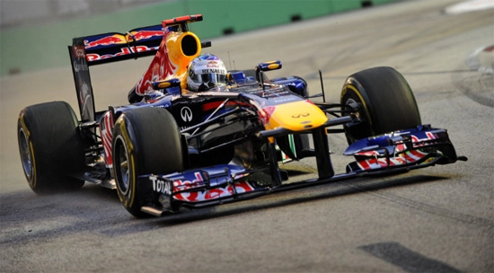 No GP de Cingapura de 2011, prova que venceu, com a Red Bull-Renault. Foto: Divulgação