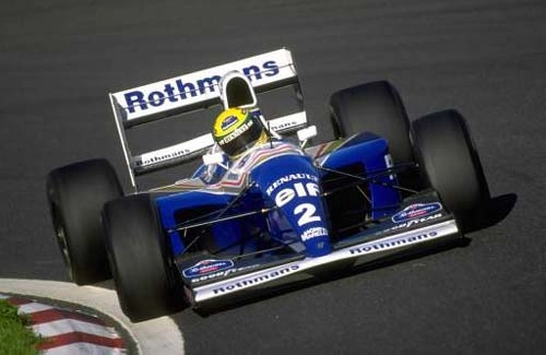 A Williams FW 16 de Ayrton Senna em 1994. O carro era muito parecido com o da temporada anterior, mas sem os recursos eletrônicos, proibidos pela FIA (Federação Internacional de Automobilismo), como a suspensão ativa e controle de tração. Com este carro, Senna morreu em 1º de maio de 1994, durante o GP de San Marino, em Imola. Foto: Divulgação