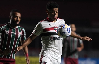 Diretor do Tricolor revelou a necessidade de negociar alguns atletas para equilibrar as finanças. Foto: Rubens Chiri/saopaulofc.net