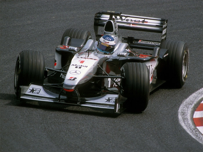 McLaren MP4/15 guiada por Mika Hakkinen, carro que deu ao finlandês o bicampeonato consecutivo na Fórmula 1. Foto: Divulgação