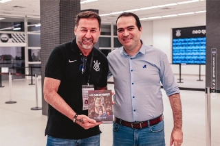 Augusto Melo e Marcelo Paz, na Neo Química Arena. Foto: Fortaleza