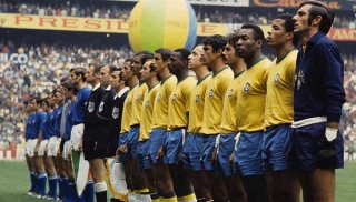 Equipes perfiladas em 21 de junho de 1970 no Estádio Azteca. Foto: Divulgação