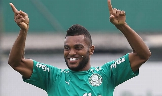 Atacante não vive bom momento com a camisa do Palmeiras. Foto: Cesar Greco/Ag Palmeiras/ Via UOL