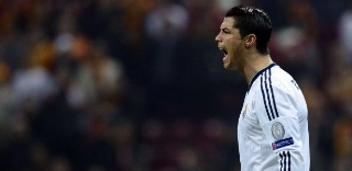 O rep&oacute;rter pediu a opini&atilde;o do portugu&ecirc;s sobre Lionel Messi e Ronaldo foi sucinto