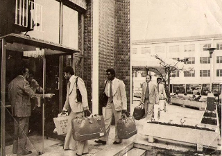 Chegando a hotel em Londres, Jair, Caçapava, Borjão e Claudiomiro