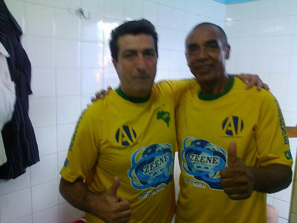 Carlos Alberto Spina (ex-Matsubara) e Gerald&atilde;o (ex-Botafogo, Internacional e Corinthians), no CDC Baquirivu, em S&atilde;o Miguel Paulista, dia 14 de novembro de 2015. Foto enviada por Vinicius Igor