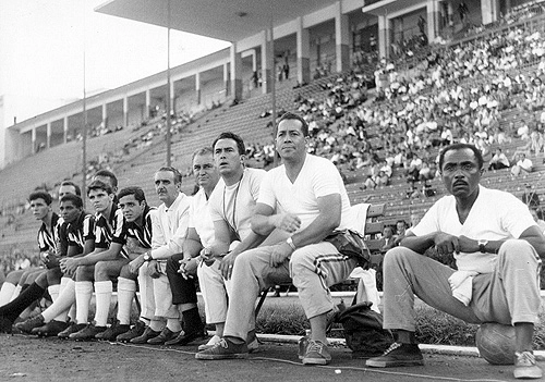 Da esquerda para a direita: Gilberto, o goleiro Edevar (encoberto), Ademir (ex-Vasco-74), Santana (foi para o Galo), Turcão, Dr. Daló Salerno, Antoninho Fernandes, Professor Júlio Mazzei, massagista Beraldo e massagista Mendonça (mais conhecido como 