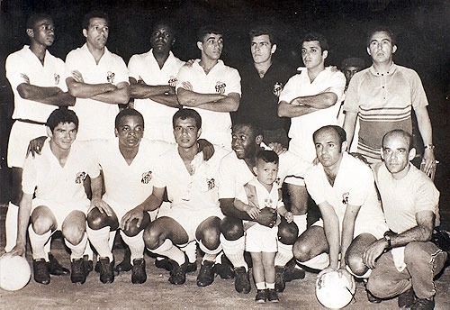Em pé: Wilson Campos, Ramos Delgado, Joel Camargo, Clodoaldo, Cláudio, Turcão e o preparador físico Júlio Mazzei. Agachados: Manoel Maria, Lima, Werneck, Pelé, Pepe e Macedo.