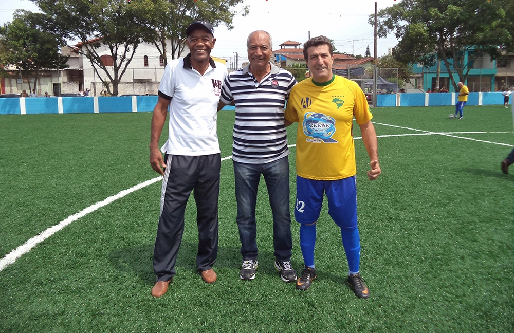 CDC Baquirivu, em São Miguel Paulista, no dia 14 de novembro de 2015. Da esquerda para a direita, Tobias (ex-Guarani e Corinthians) é o segundo e Carlos Alberto Spina (ex-Matsubara) é o terceiro. Foto enviada por Vinicius Igor