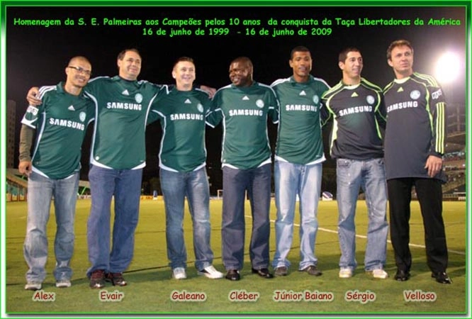 Antes da partida da Libertadores contra o Nacional, do Uruguai, em 2009, os respons&aacute;veis pelo t&iacute;tulo da Libertadores de 1999 foram dar uma for&ccedil;a para a equipe comandada por Vanderlei Luxemburgo