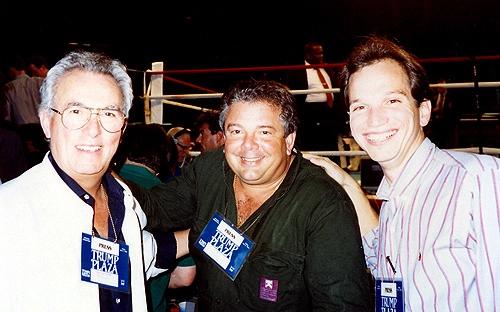 Professor Júlio Mazzei, Luciano do Valle e Elia Júnior em 1990, em Atlantic City (EUA), cobrindo uma luta de Mike Tyson (provavelmente ganhou por nocaute)

