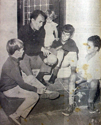 Júlio Mazzei, o único adulto, em 1965. Foto: Walter Peres