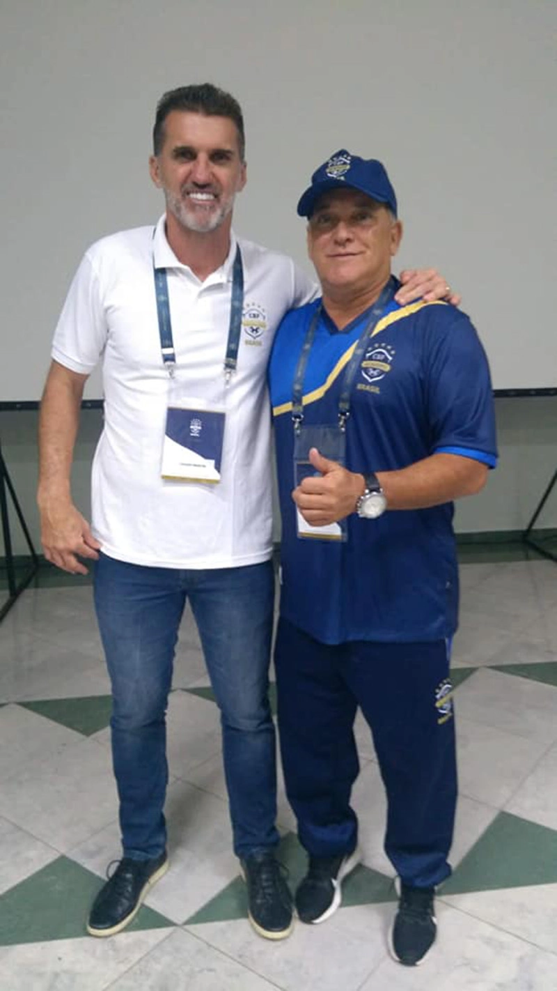 Vagner Mancini e o técnico João Vallim em curso da CBF. Foto: Reprodução Facebook/João Vallim