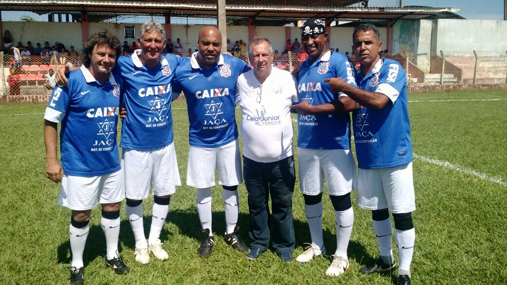 Da esquerda para a direita, Tupãzinho, Márcio Bittencourt, Batata, Wagninho, Viola e Marco Antônio Boiadero no jogo do master do Corinthians, em 2018. Foto: Arquivo pessoal/Wagninho