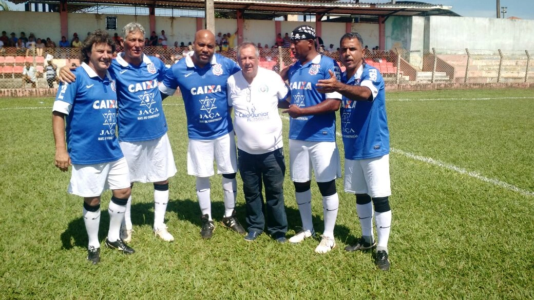 Da esquerda para a direita, Tupãzinho, Márcio Bittencourt, Batata, Wagninho, Viola e Marco Antônio Boiadero no jogo do master do Corinthians, em 2018. Foto: Arquivo pessoal/Wagninho