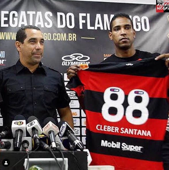 Zinho e Cléber Santana, então apresentado como novo reforço do Flamengo em 2012. Foto: Instagram/Memória Rubro-Negra