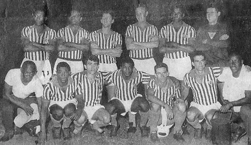 Nesta Seleção Paulista de 1965, estão em pé: Djalma Santos, Lima, Dias, Clóvis, Ditão e Suly. Agachados: Mário Américo, Dorval, Prado, Ademar Pantera, Nair, Rinaldo e o massagista Jair