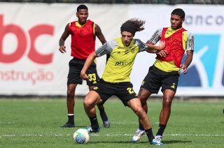David Luiz durante treino do Rubro-Negro. Foto: Gilvan de Souza / CRF