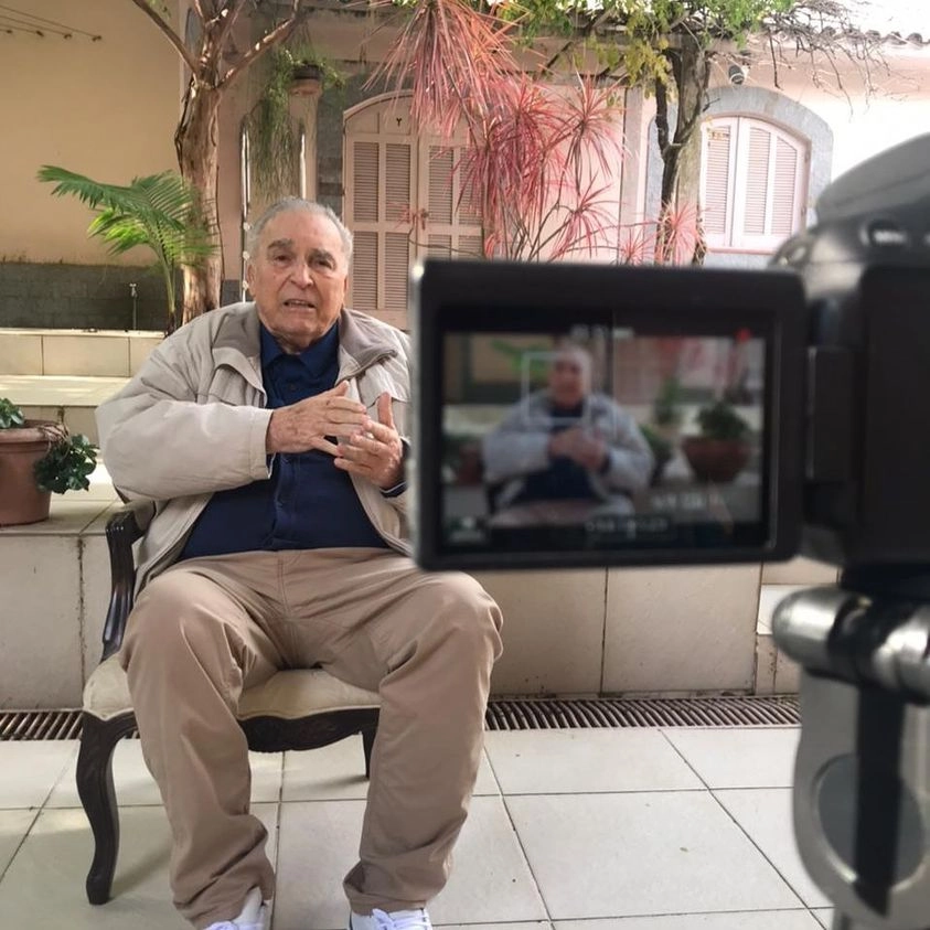 Em 26 de maio de 2022, gravando para sua página no Facebook. Foto: arquivo pessoal de Ruy Carlos Ostermann