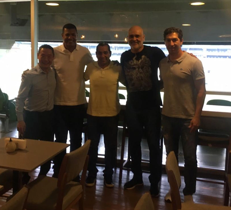 No dia 22 de abril de 2019, em encontro no Allianz Parque: John Kage (profissional de Marketing), J&uacute;nior Baiano, Zinho, Marcos e S&eacute;rgio. Foto: Arquivo Pessoal/John Kage