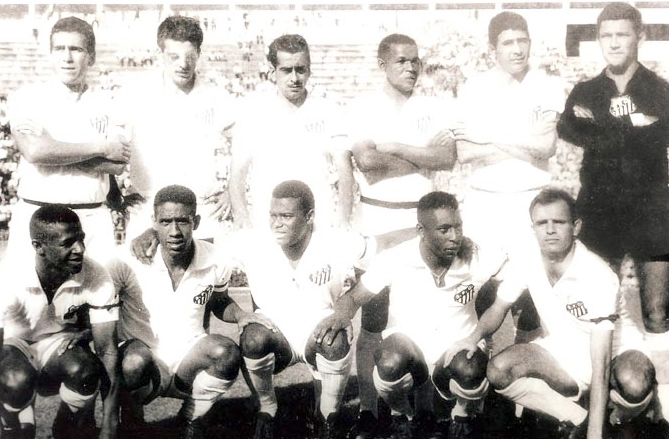 Em pé, da esquerda para a direita: Dalmo, Calvet, Zito, Fioti, Mauro Ramos e Lalá. Agachados: Dorval, Mengálvio, Coutinho, Pelé e Pepe
