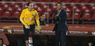 "Estamos esperando mais um jogador. Um brasileiro"