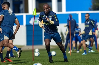 Vagner Love já está treinando com o elenco catarinense mas ainda não pode jogar. Foto: Leandro Boeira/Avaí F. C