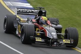 Em 3 de mar&ccedil;o de 2002, com sua Minardi-Asiatech durante o GP da Austr&aacute;lia. Webber estreou muito bem, terminando em quinto lugar, ap&oacute;s largar em 18&ordm;. Foto: Divulga&ccedil;&atilde;o