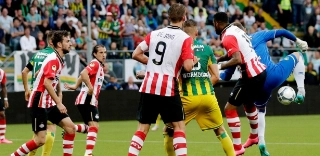 Goleiro faz golaço de letra e tira a vitória do PSV no Holandês