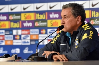 Parreira achou que a goleada iria acabar no quinto gol