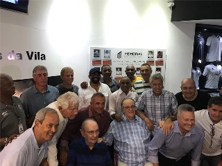 Pita, Juary, Clodoaldo e outros se encontram na Vila Belmiro e relembram o título que patenteou a marca santista
