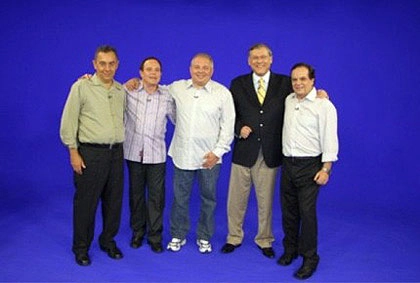 Os principais apresentadores dos programas esportivos do pa&iacute;s se reuniram para realizar um comercial para a Nestle. Da esquerda para a direita Fl&aacute;vio Prado, Fernando Vanucci, Luciano do Valle, Milton Neves e Roberto Avallone. <br><B><font color=#ff0000><B>Cr&eacute;dito da Foto: Blog do Roberto Avallone</B></font> 
