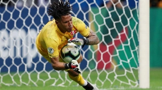 Suárez erra, Peru vence Uruguai nos pênaltis e pega o Chile na semifinal