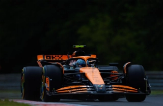 O brit&acirc;nico, melhor da sexta-feira e tamb&eacute;m no TL3, confirmou o favoritismo. Foto: McLarenF1