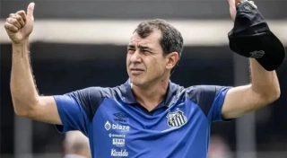 O treinador F&aacute;bio Carille, do Alvinegro Praiano. Foto: Raul Baretta/Santos F.C