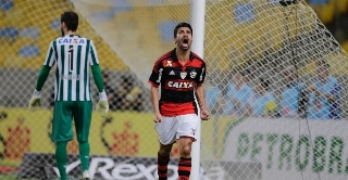 Com a lesão de Alecsandro, Eduardo da Silva se firmou entre os titulares e virou trunfo do técnico Vanderlei Luxemburgo