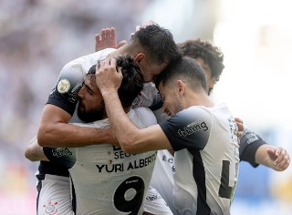 Jogadores alvinegros comemoram gol diante do Bahia. Foto: Rodrigo Coca/Agência Corinthians