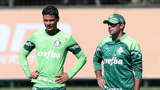 O volante colombiano Richard Ríos ao lado do treinador Abel Ferreira. Foto: Cesar Greco/Palmeiras