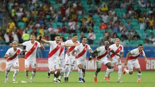 Peruanos comemoram vaga em uma das semifinais da Copa Am&eacute;rica. Foto: Divulga&ccedil;&atilde;o/Via UOL