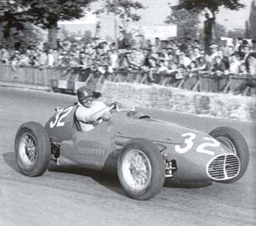 Fangio esteve presente desde a primeira corrida da história da Fórmula 1, disputada em Silvestone, Inglaterra, no dia 13 de maio de 1950. Foi o vice-campeão, pilotando para a Alfa-Romeo