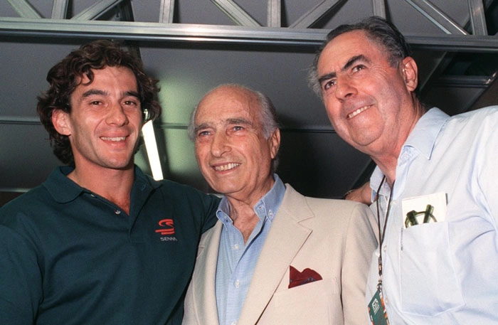 Encontro no início dos anos 90. Três pilotos e dez títulos mundiais na Fórmula 1: Senna (1988, 1990 e 1991), Fangio (1951. 1954, 1955, 1956 e 1957) e Jack Brabham (1959 e 1960)