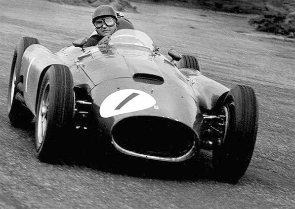 Em 1956, Fangio foi para a Ferrari. Venceu três das oito provas daquele ano e ficou com seu tetracampeonato da Fórmula 1. Foto: Divulgação