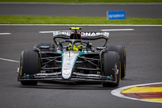 O britânico heptacampeão agora soma 105 vitórias na Fórmula 1. Foto: Mercedes-AMG Petronas F1 Team