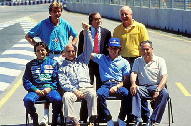 Em pé, da esquerda para a direita: James Hunt (campeão em 1978), Jackie Stewart (1969, 1971 e 1973) e Denis Hulme (1967). Sentados: Nelson Piquet (1981, 1983 e 1987), Juan Manuel Fangio (1951, 1954, 1955, 1956 e 1957), Ayrton Senna (1988, 1990 e 1991) e Jack Brabham (1959 e 1960)