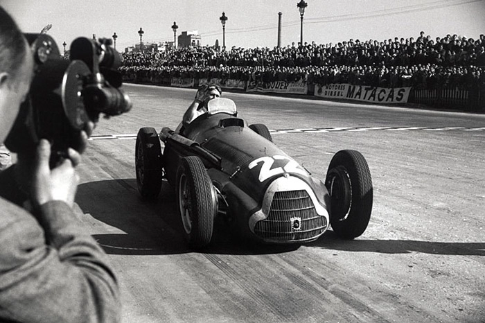 Fangio venceu três corridas na temporada de 1951 da Fórmula 1, ano que marcou seu primeiro título na categoria. Foto: Divulgação