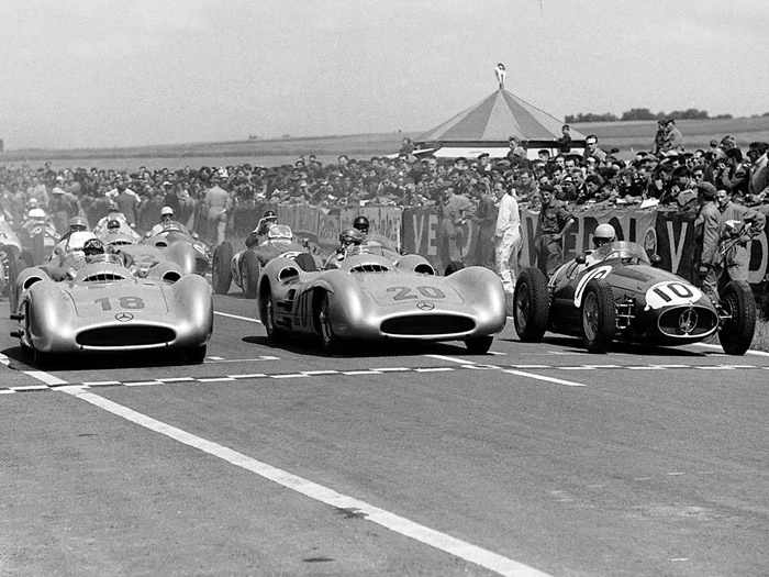 Fangio, Kling e Ascari na primeira fila para o GP da França, em Reims, primeira vitória da Mercedes-Benz, com Fangio. Foto: Divulgação