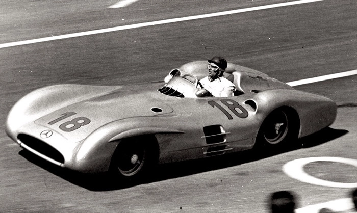 Fangio a bordo da Mercedes-Benz W196, com a qual venceu quatro corridas no Mundial de 1954. Foto: Divulgação