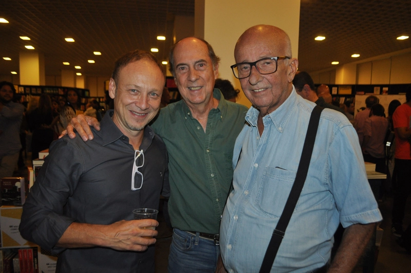 Flavio Gomes, Luiz Evandro Águia e Bird Clemente em 8 de março de 2017, noite de lançamento da 25ª edição do Anuário AutoMotor Esporte, na Livraria da Vila, no Shopping JK, zona sul de São Paulo. Foto: Marcos Júnior Micheletti/Portal TT