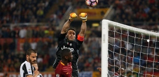 Na final da Liga dos Campeões com a Juventus, Buffon recebeu elogios de Piqué