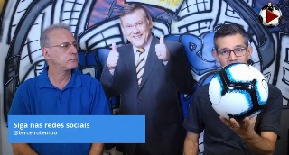 João Antonio e Frank Fortes mostram a bola da Copa América. Foto: Reprodução